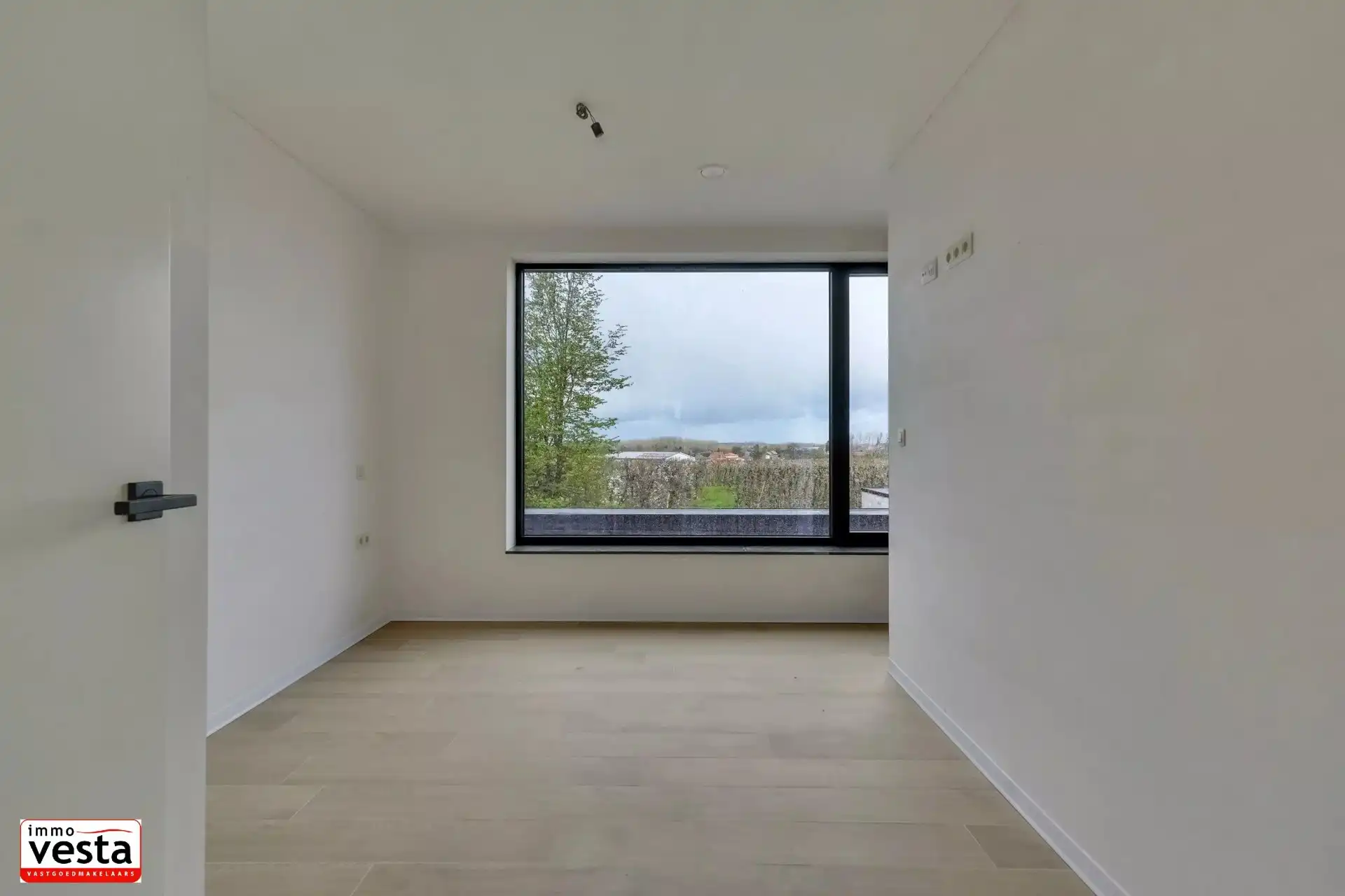 ruime nieuwbouwwoning in de landelijke stadrand foto 14