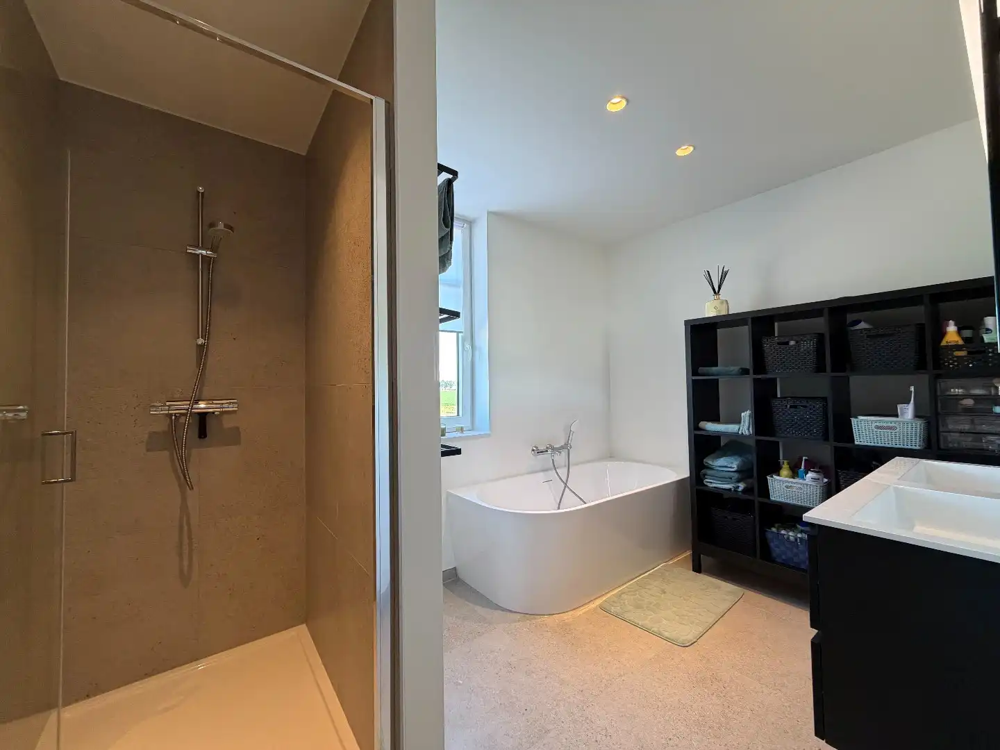 Volledig afgewerkte nieuwbouwwoning met 4 slaapkamers. foto 6