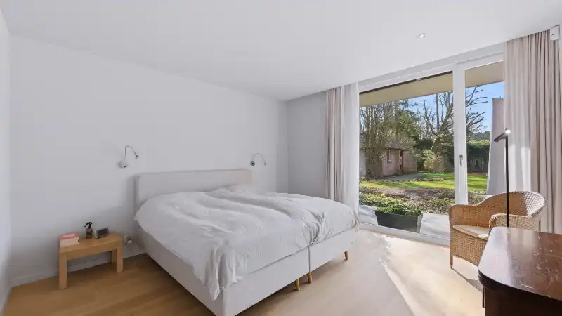 Exclusief gelegen villa van 345m² op 30 are met grote vijver foto 15