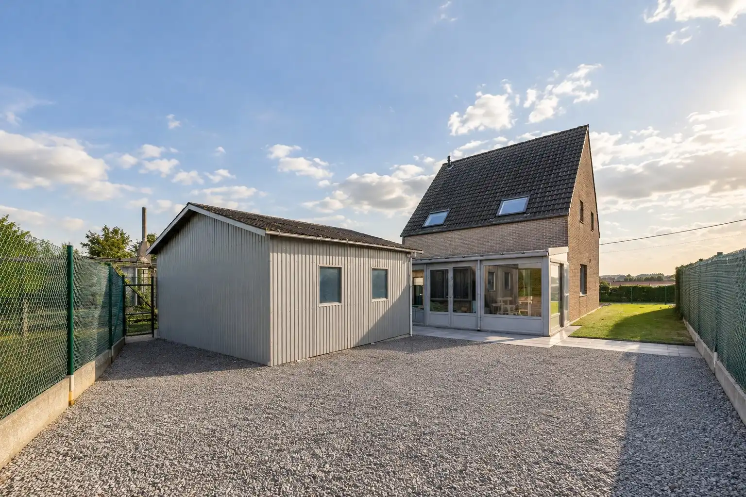 INSTAPKLARE ALLEENSTAANDE GEZINSWONING MET 3 SLPKS  foto 2