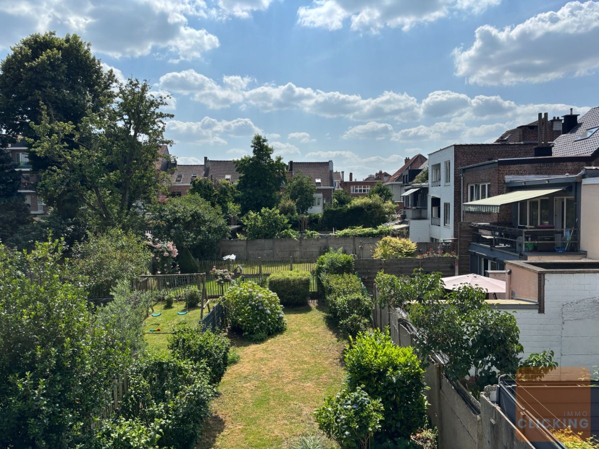 Totaal gerenoveerde woning 3 slaapkamers, parking en zonnige tuin foto 3
