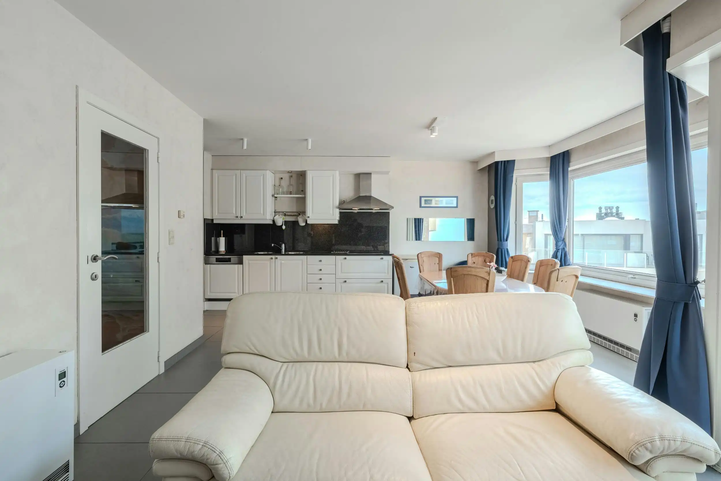 Instapklaar 2 slaapkamer appartement met zijdelings zeezicht foto 21