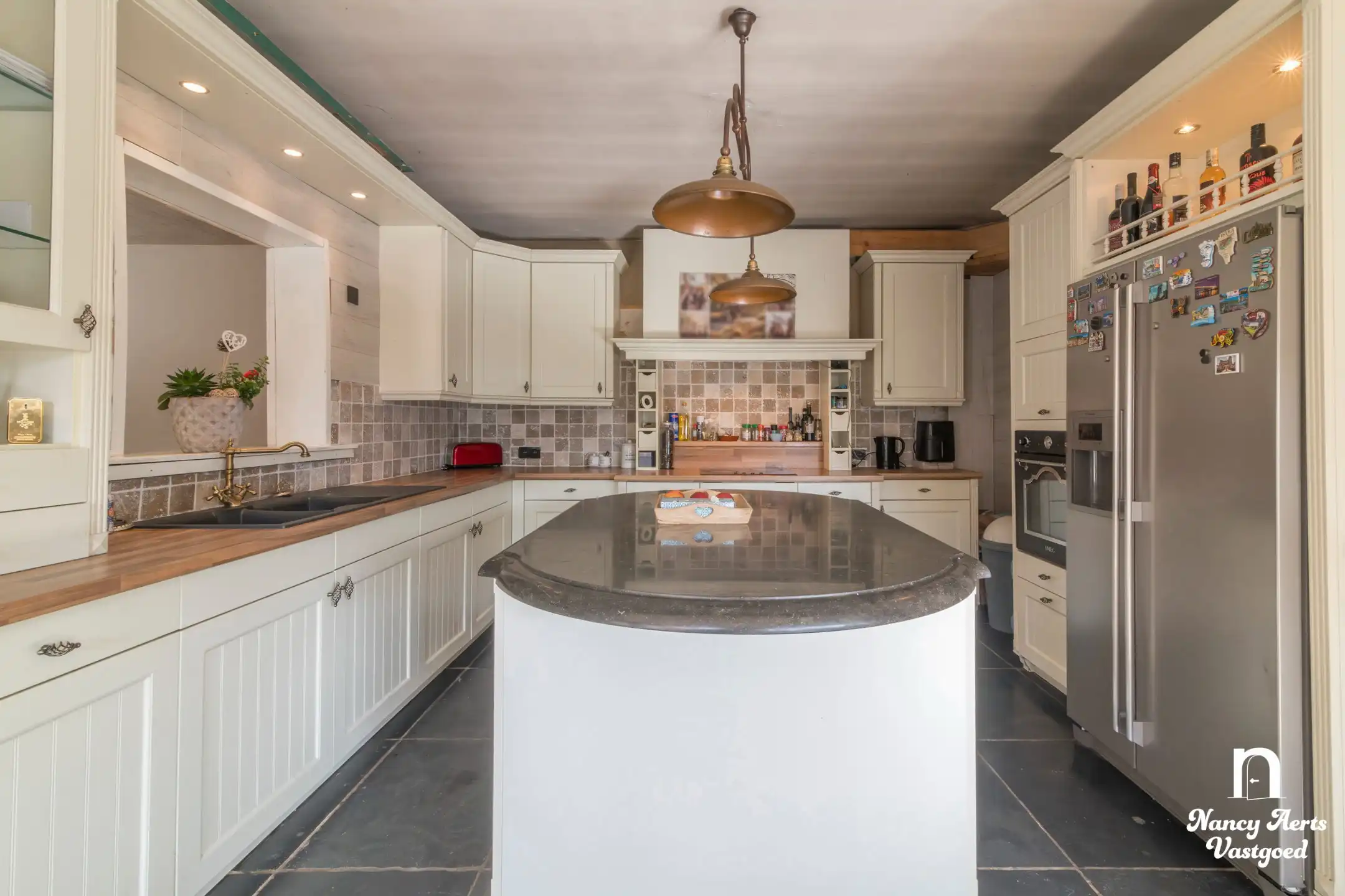 Ruime halfopen woning met tuin en veel potentieel foto 4