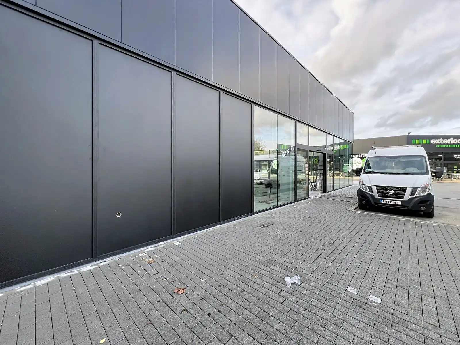 Vernieuwde baanwinkel (450m²) te huur in hét bruisende MAMMOETCENTER van Roeselare ! foto 9