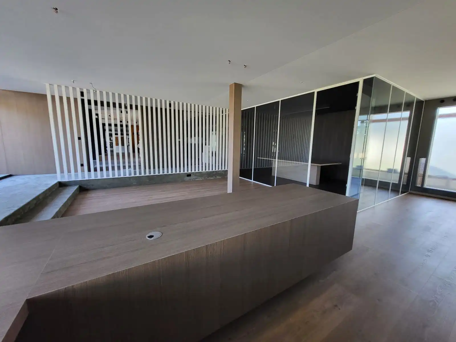 Klassevolle handelsruimtes, centraal gelegen te Loppem foto 5