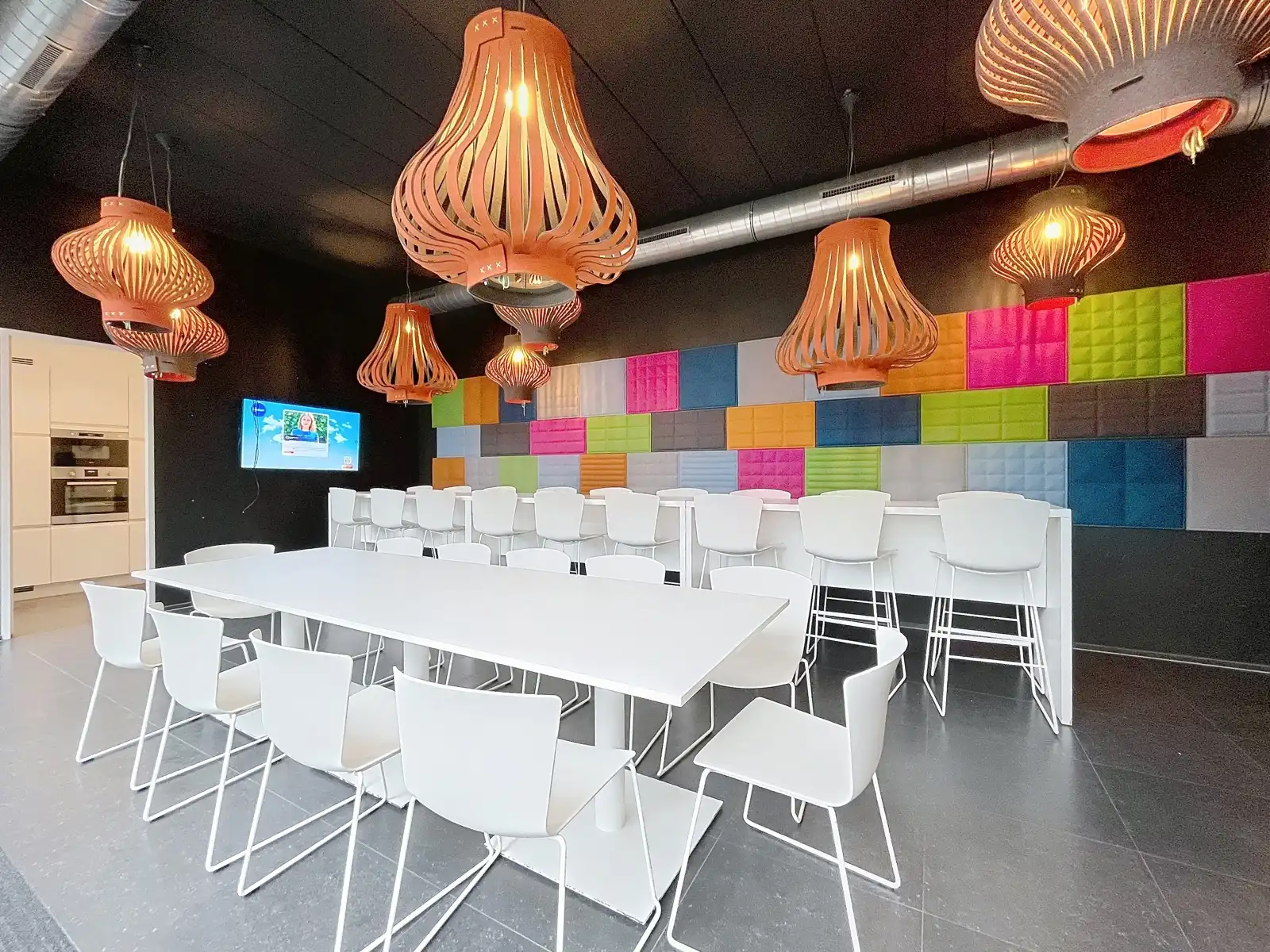 Duplex-kantoorruimte met 6/9 werkplekken in dienstencentrum. foto 19