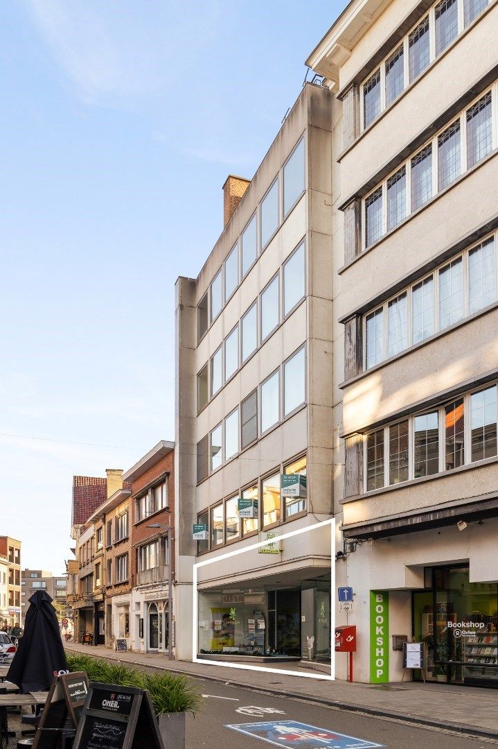 Ruime winkelruimte (350 m²) in het historische stadscentrum van Kortrijk vlakbij de Broeltorens foto 10