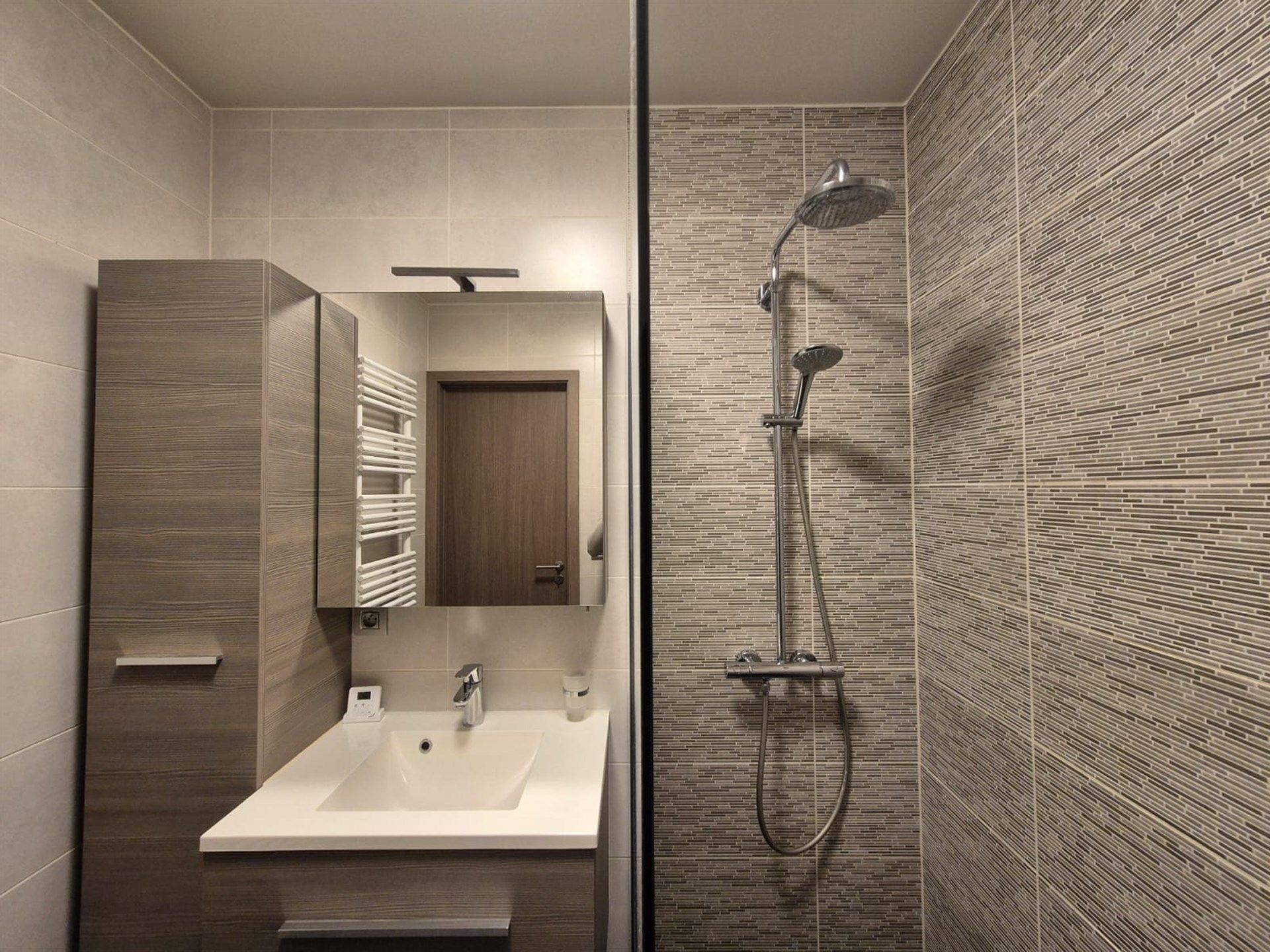 Rijkelijk uitgerust appartement met 2 slaapkamers en terras foto 18