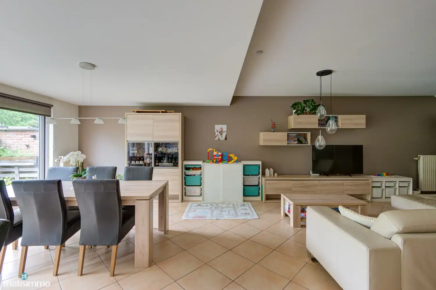 RUIM INSTAPKLAAR GELIJKVLOERS APPARTEMENT MET TWEE SLAAPKAMERS EN TUIN TE ZUTENDAAL foto 7