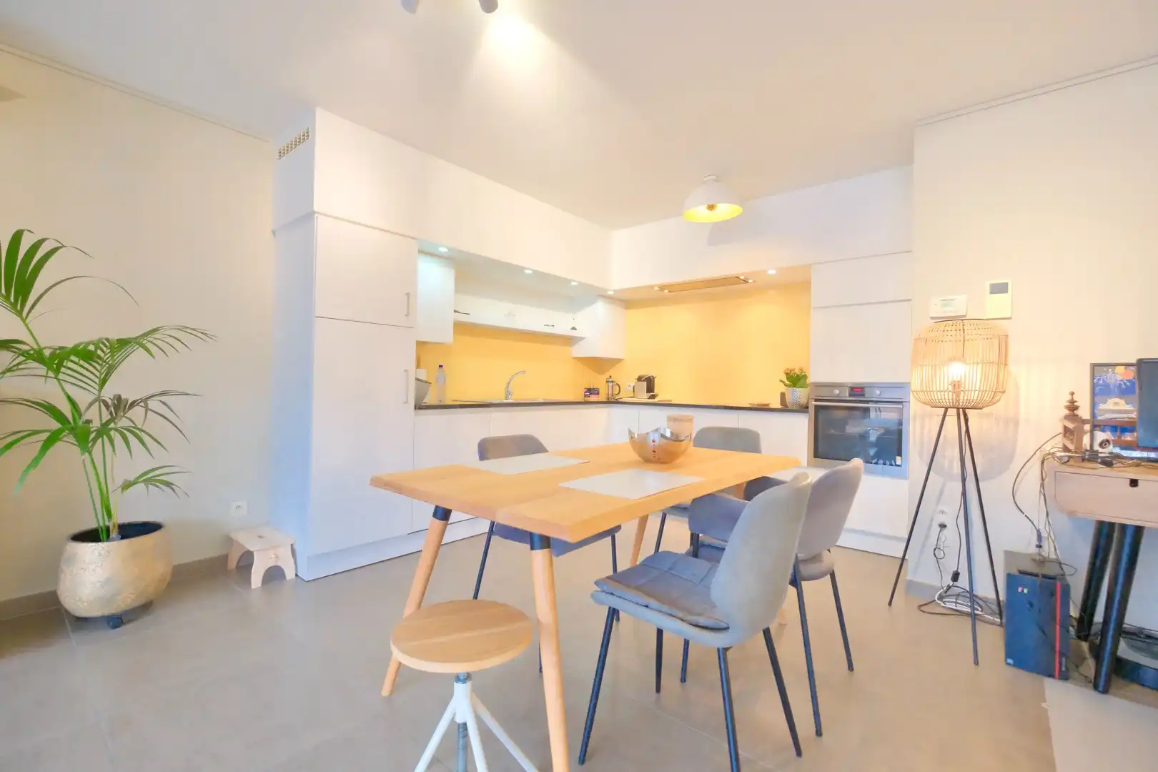 Gelijkvloers app met 2 slaapkamers, ruim terras en garage! foto 4