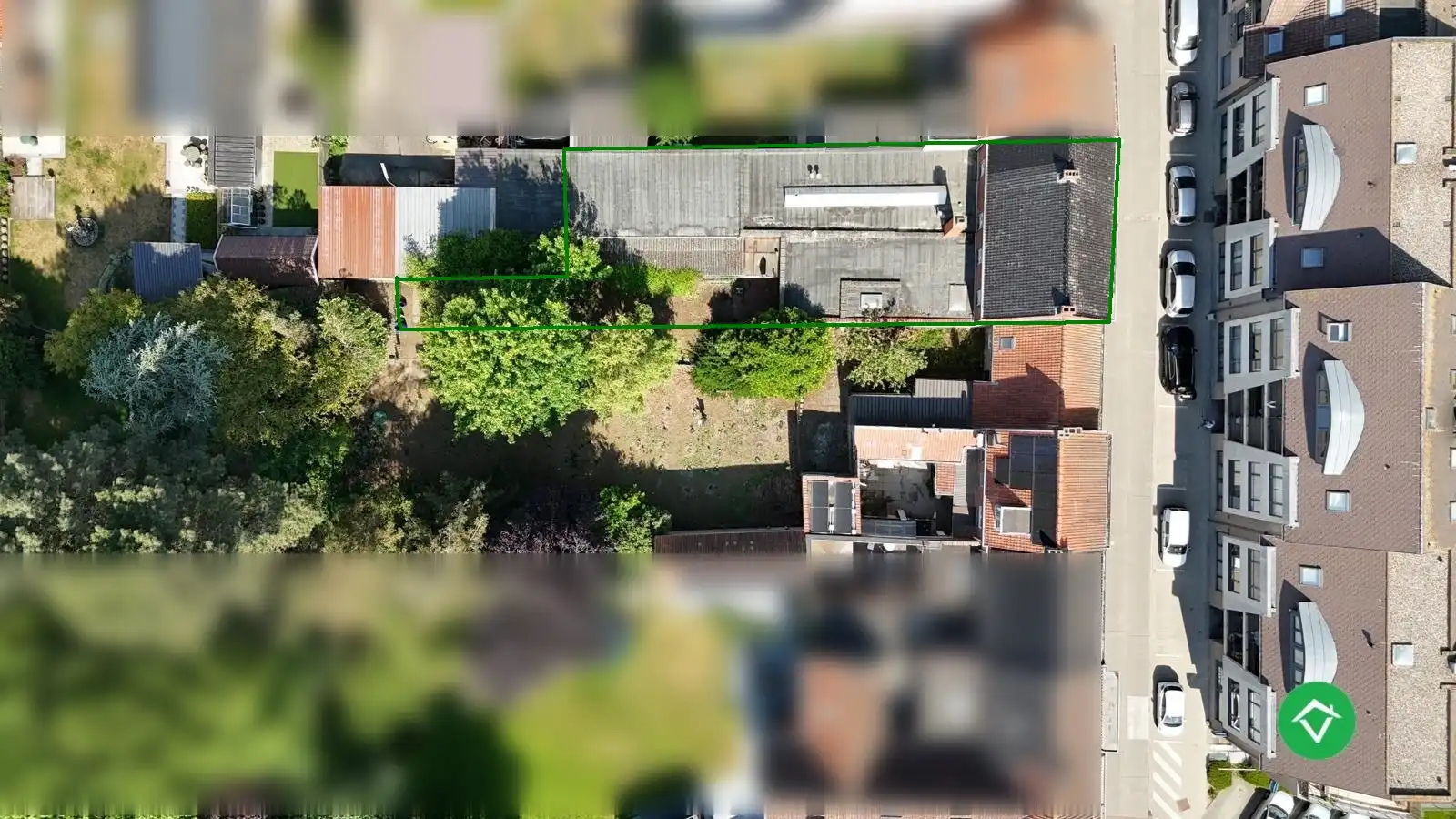 Voormalig handelspand met woonst – totaal te renoveren of te slopen tot projectgrond in centrum Koekelare foto 2