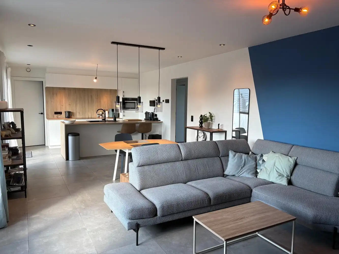 Prachtig recent appartement (3 slk + terras) met parking en berging op rustige locatie aan het kanaal. foto 10