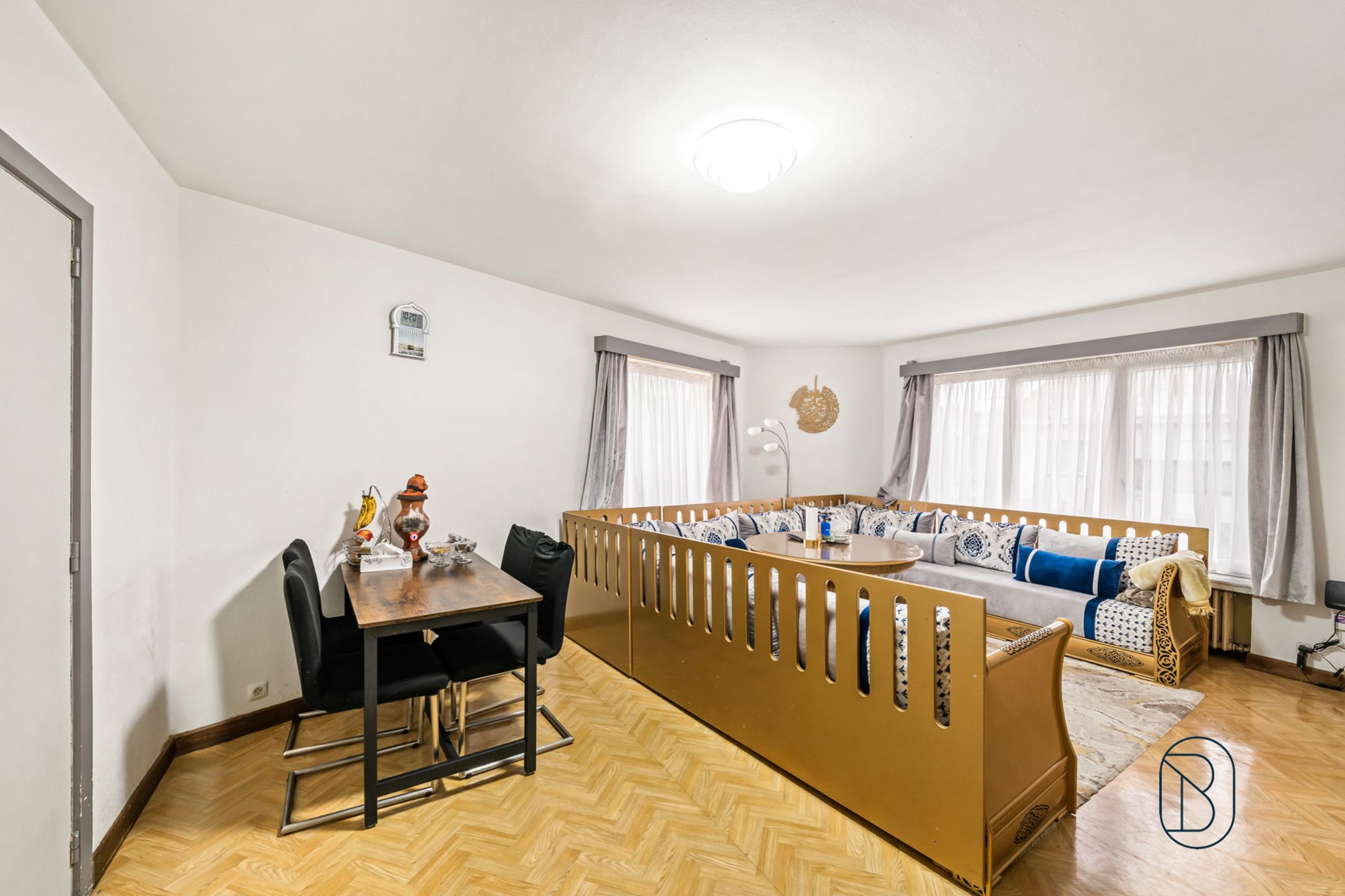 Topgelegen opbrengsteigendom: 3 appartementen en 3 garages foto 6