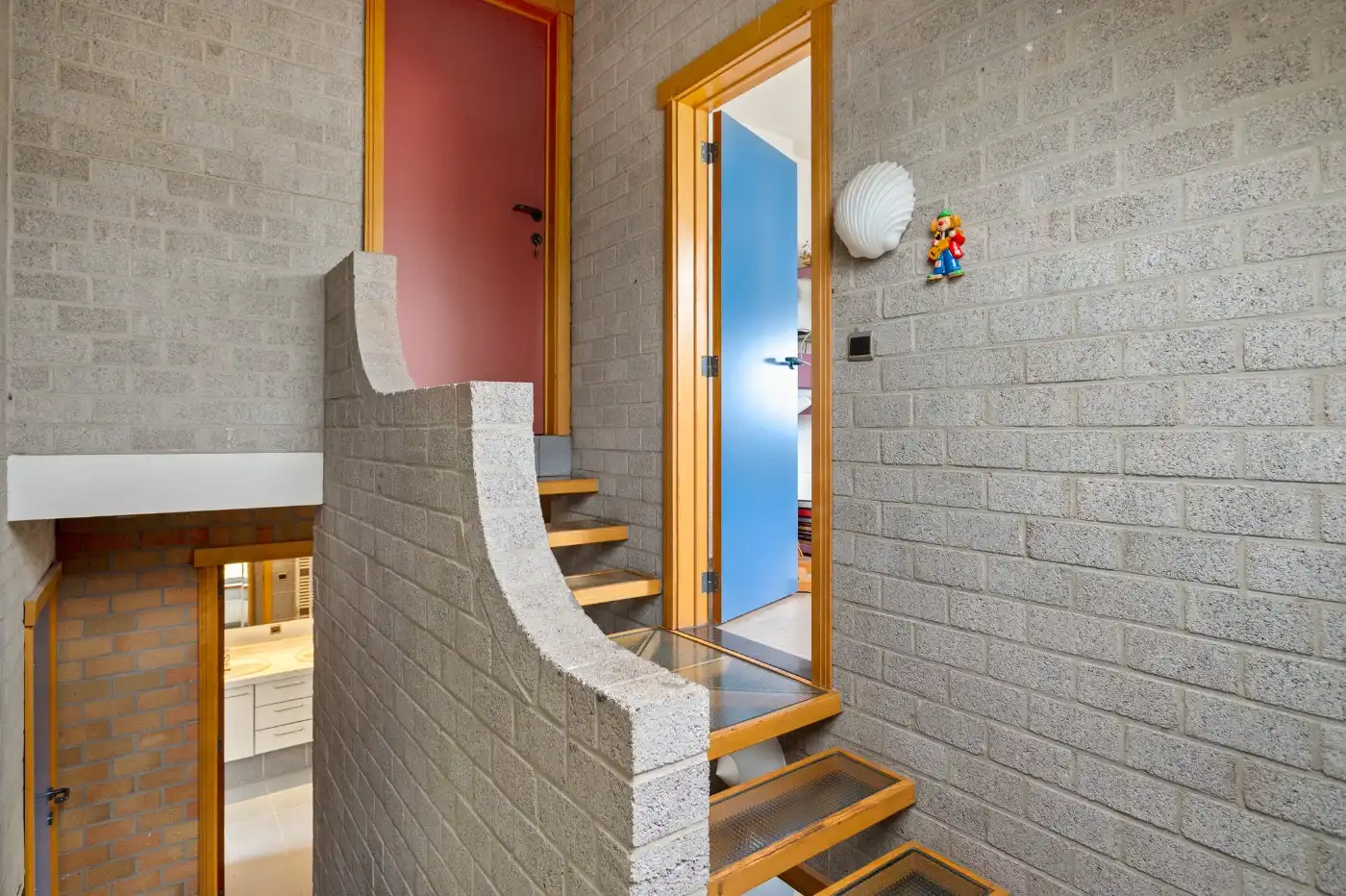 Vrijstaande architectenwoning met 5 slpk., atelier en dubbele garage op ruim perceel met zicht op de velden foto 23