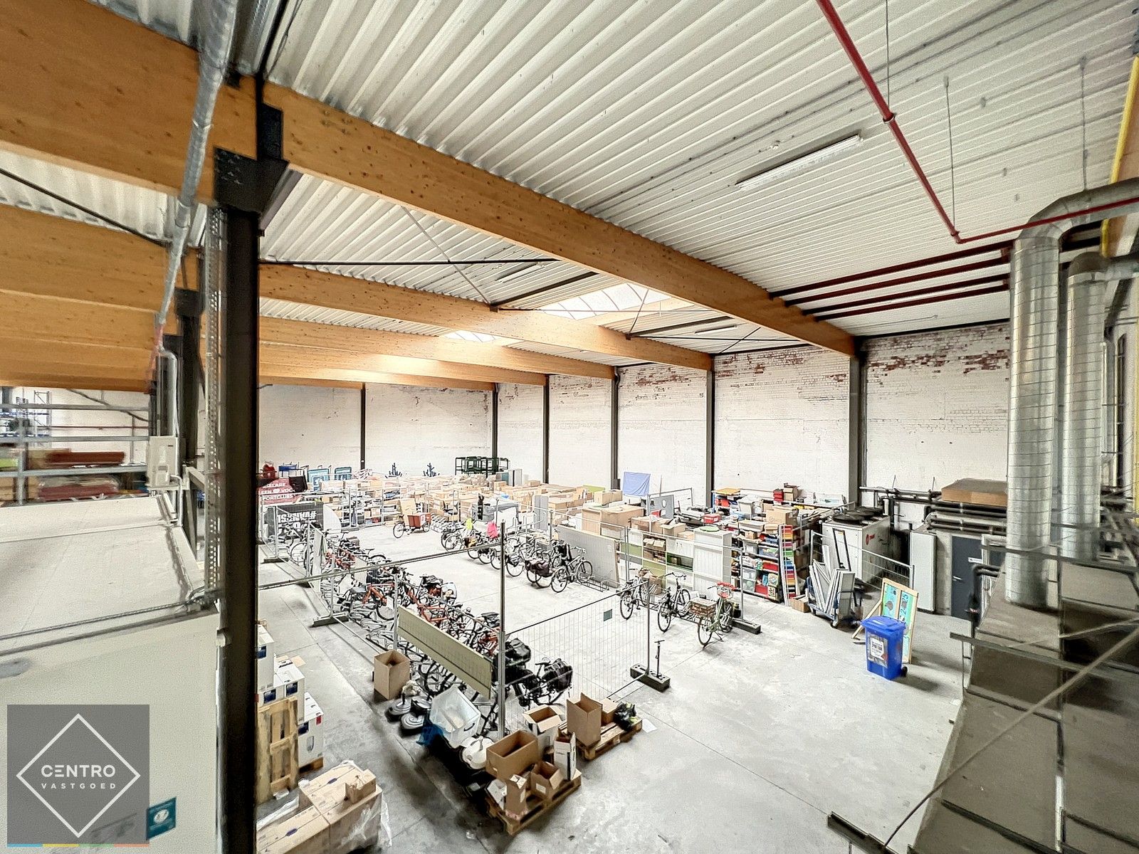 Instapklare burelen/showroom (± 1.400 m²) + opslagplaats  ( ± 2.700m²) met 4 sectionale poorten en VH van 7m te ROESELARE ! foto 9