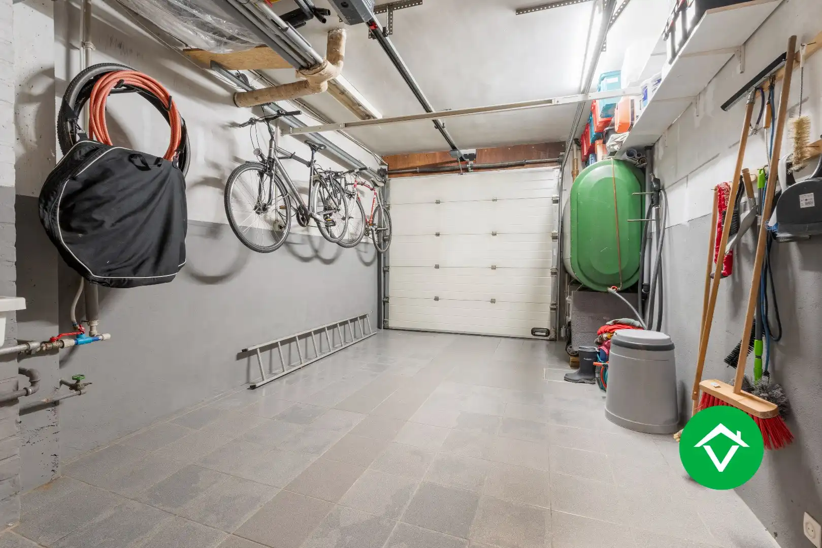 Veelzijdig handelspand met woonst en twee verhuurde appartementen in centrum Aartrijke foto 17