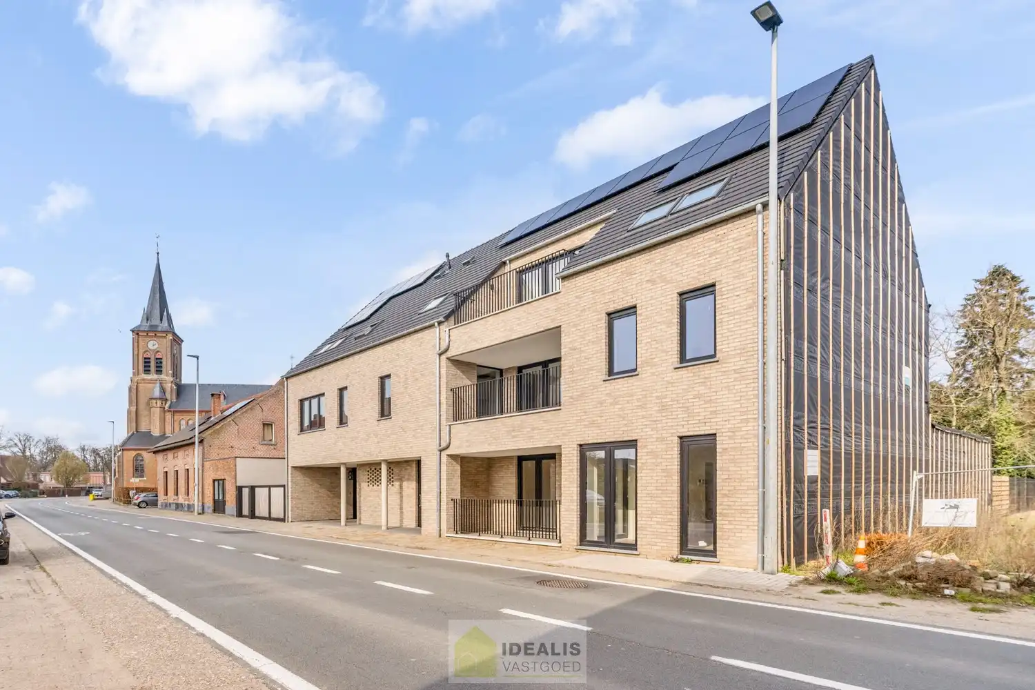 GELIJKVLOERS NIEUWBOUWAPPARTEMENT MET 1 SLAAPKAMER, KELDERBERGING EN EEN ONDERGRONDSE AUTOSTANDPLAATS foto 3