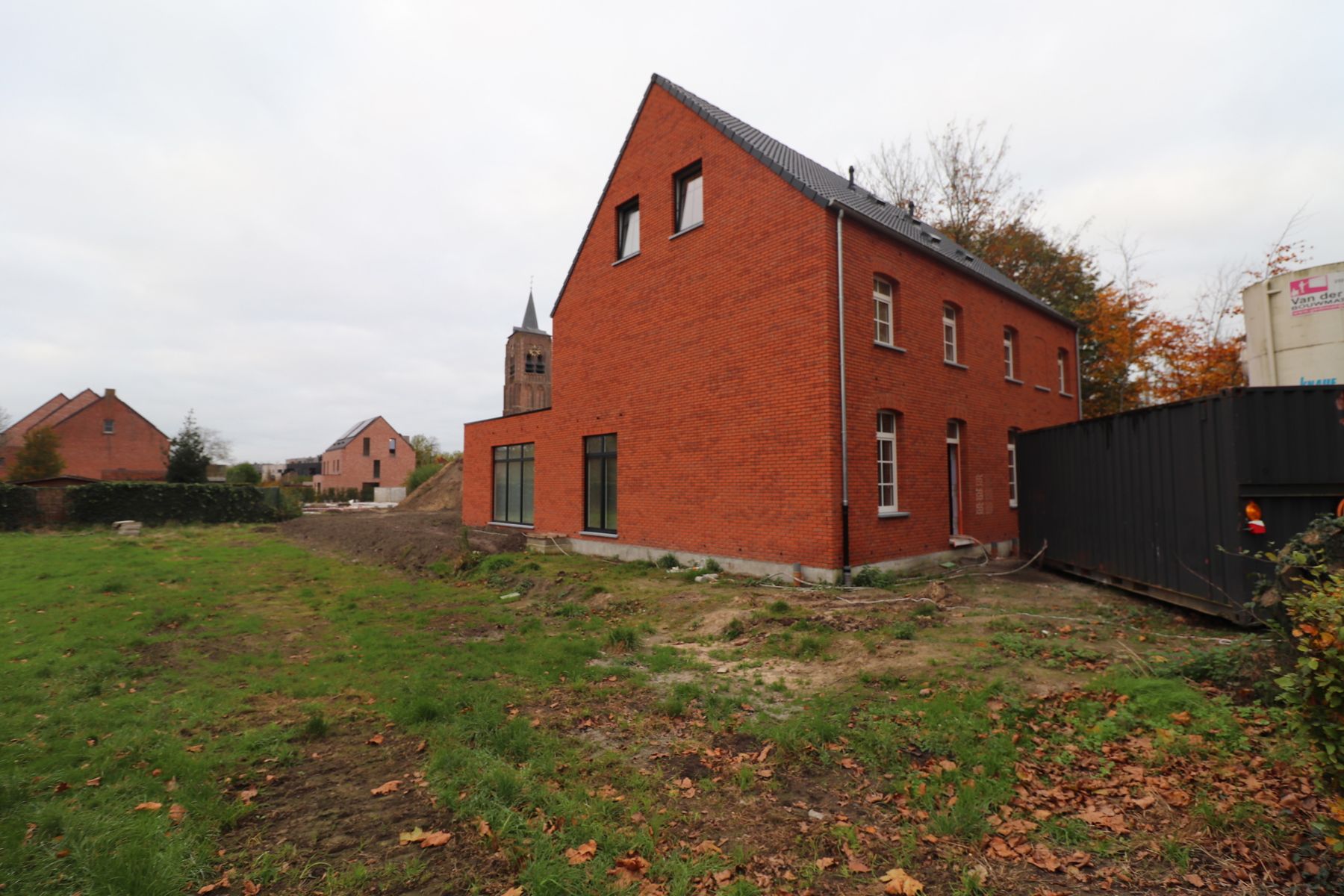 Energiezuinige nieuwbouwwoning met 4 slaapkamers op perceel van ca 365 m² foto 3