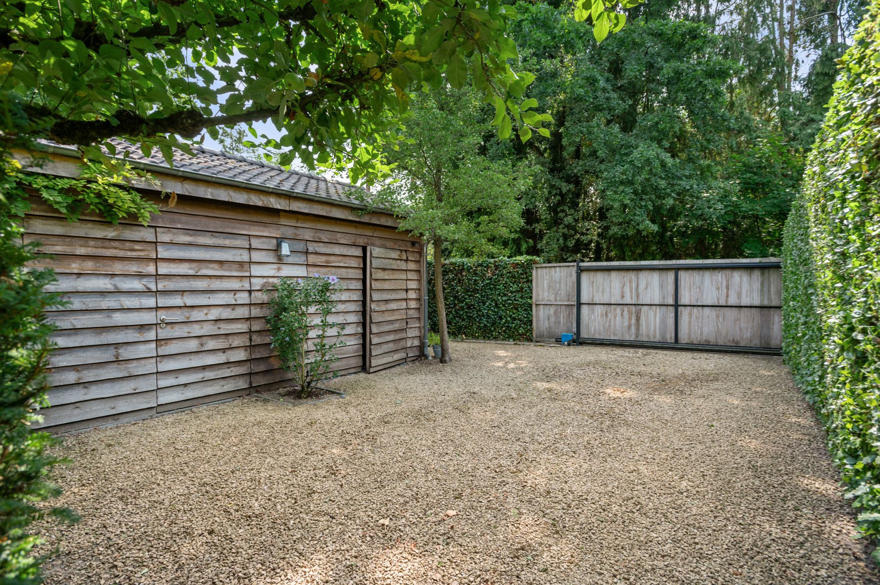 UNIEKE INSTAPKLARE WONING MET ZWEMBAD foto 29