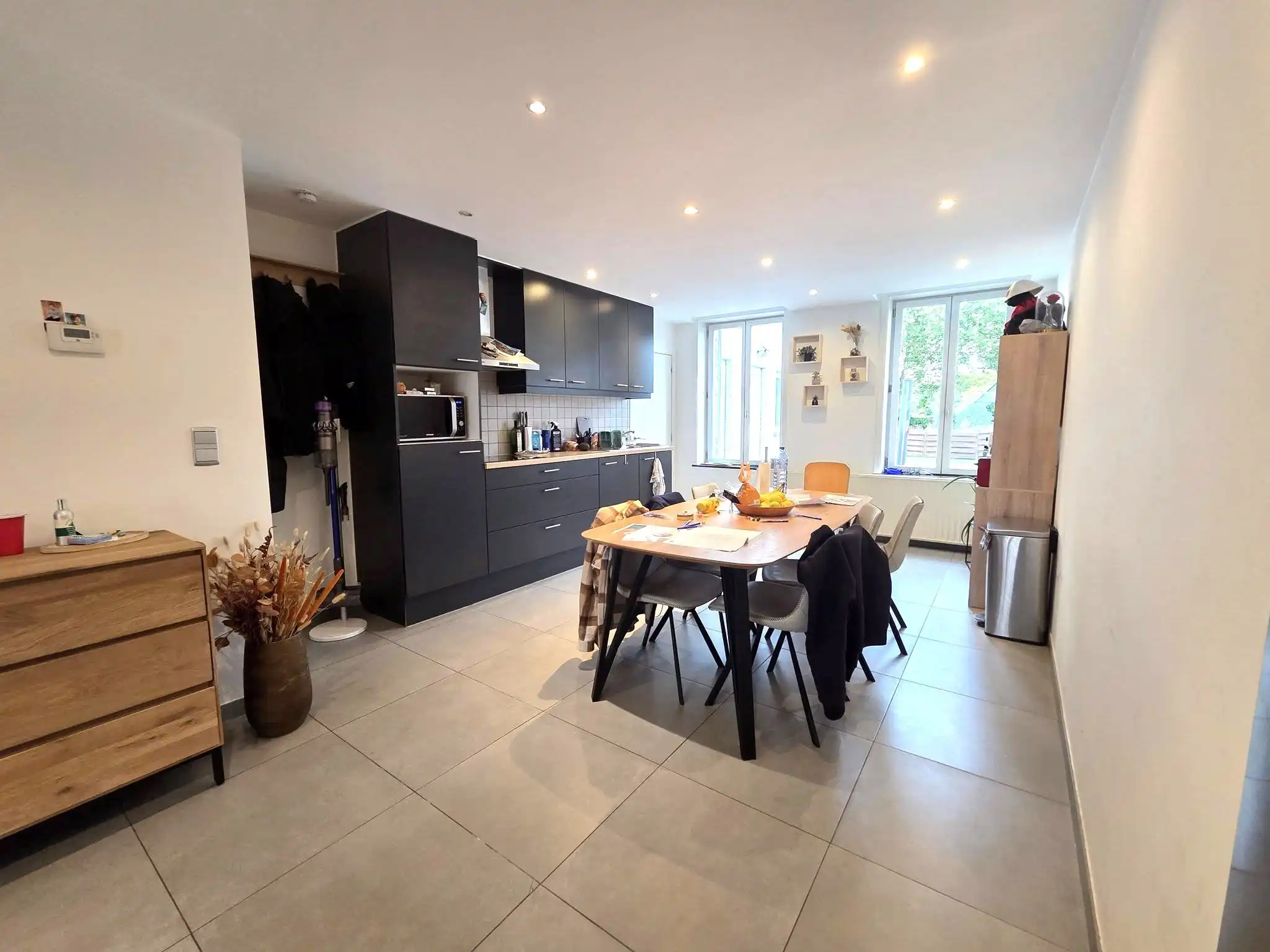 Woning met ruime garage. foto 7
