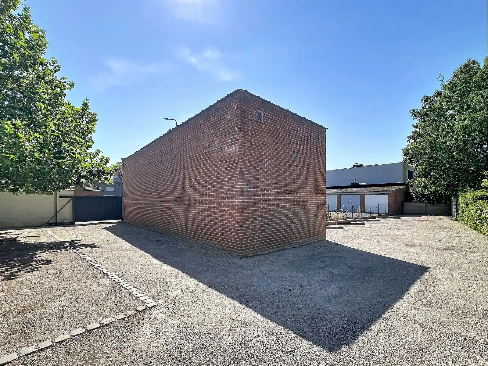 Prachtig herenhuis (thans restaurant met woning) met parkeerterrein en 3 garages op 50m van de Markt van Ingelmunster! Uitbreiding met naastgelegen huis voor B&B mogelijk. foto 34