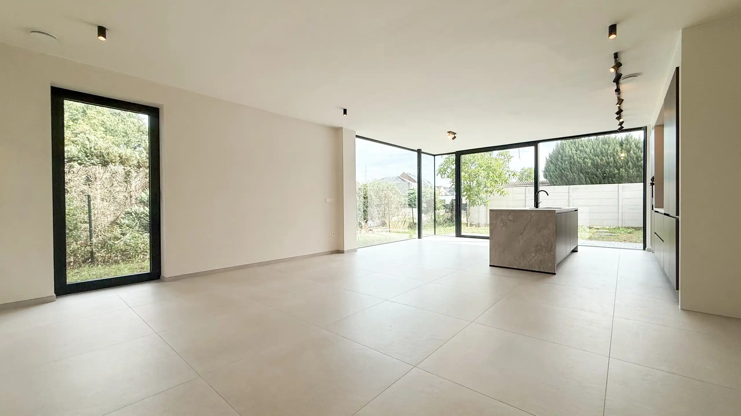 Kwalitatief afgewerkte nieuwbouwwoning op centrale ligging! foto 15