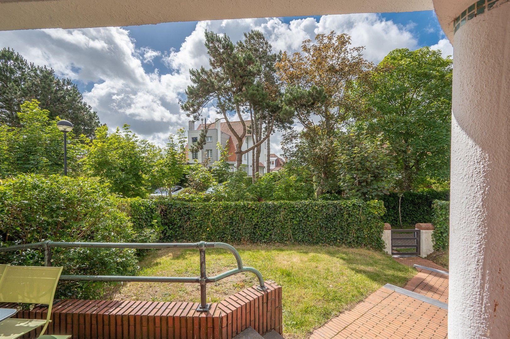 Karaktervolle villa ideaal rustig gelegen in een paadje vlakbij het Dominicanenkerkje in hartje het Zoute. foto 10