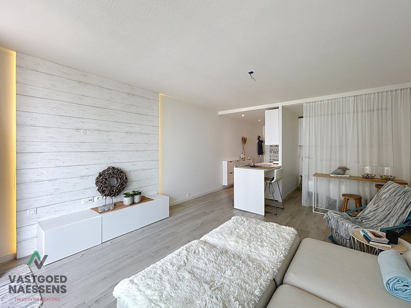 GERENOVEERDE STUDIO MET SLAAPHOEK - TERRAS - ZICHT OP ZEE foto 6