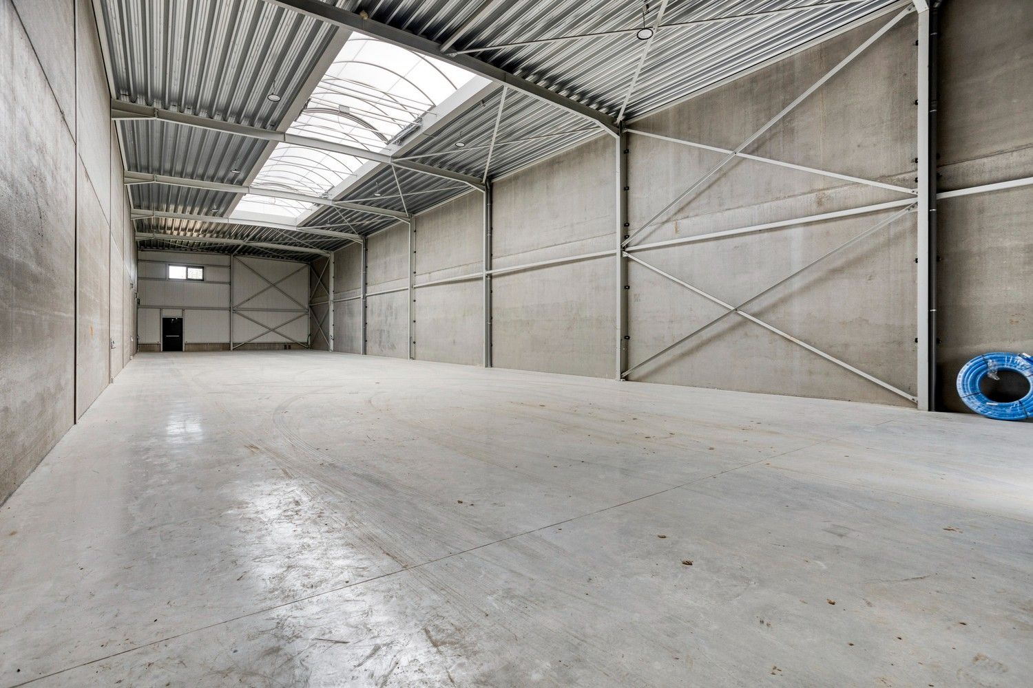 Industrieel-magazijn-logistiek te huur foto 4