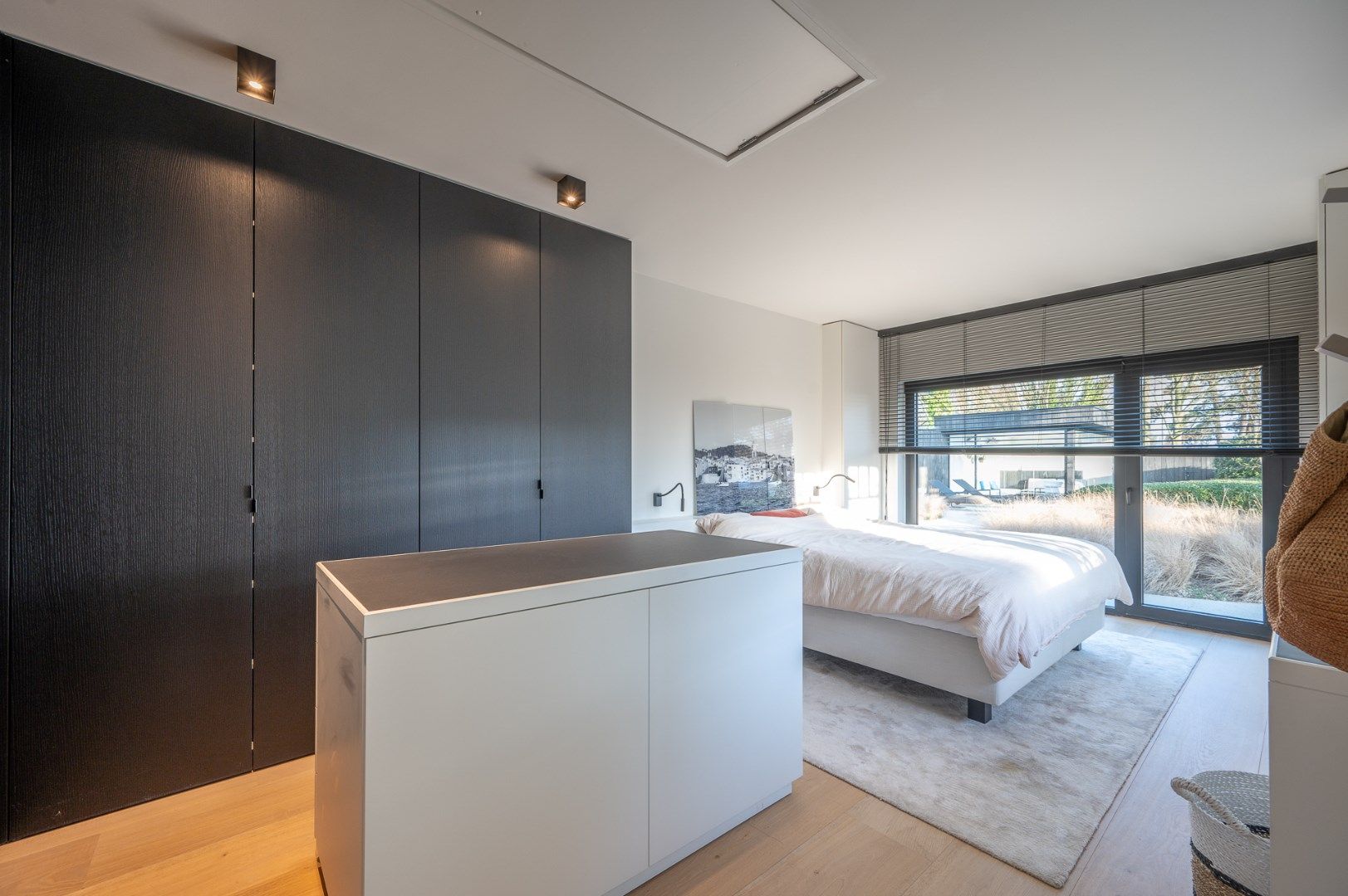 Unieke alleenstaande villa verscholen in een rustige laan te Knokke foto 13