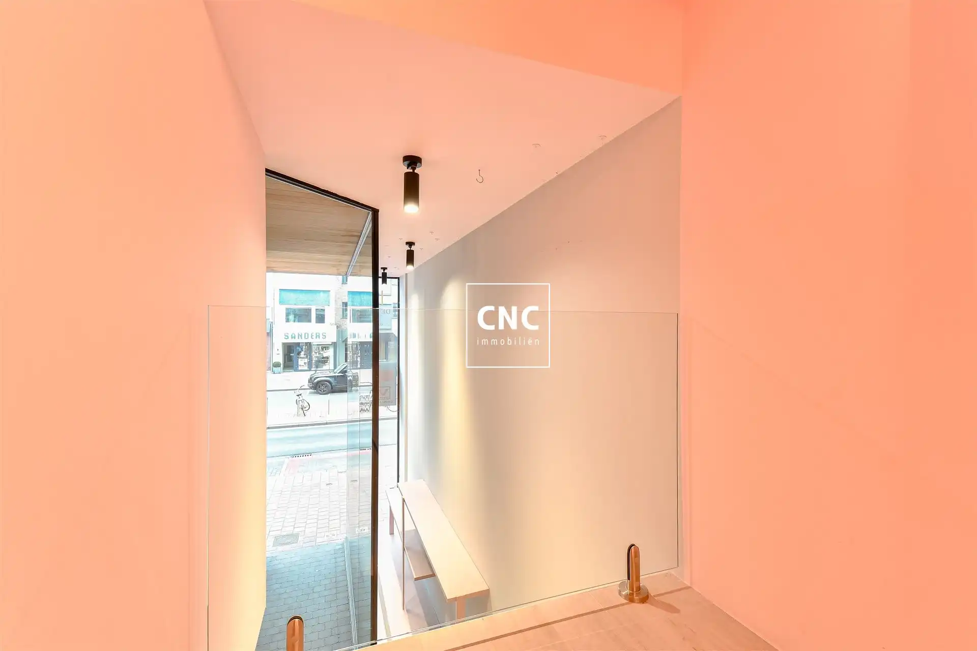 Recent lichtrijk handelspand in het commerciële centrum van Knokke foto 11