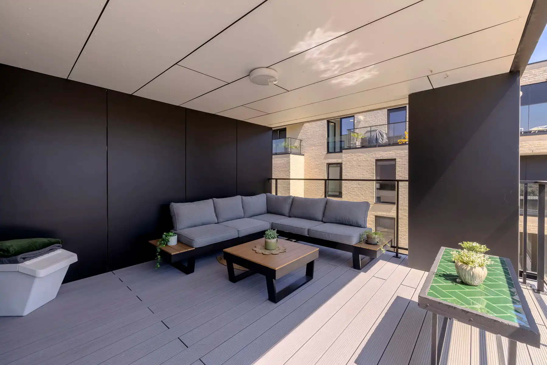 Ruim appartement met 2 slpks, terras van 71m2 en 2 staanplaatsen foto 17