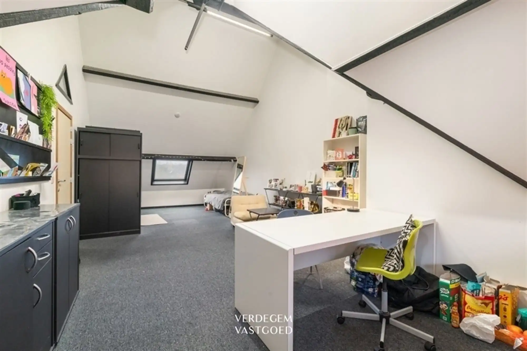 Architecturale woning met meerdere slaapkamers, garage en prachtige tuin foto 14