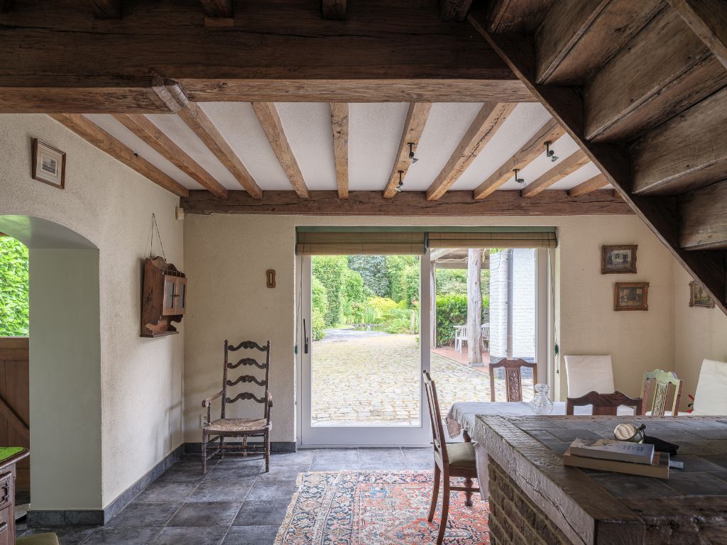 Destelbergen. Op te frissen woning in hoevestijl met aanhorigheden, gelegen op een bijzonder ruim perceel (4.783 m2) omgeven door groen. foto 4