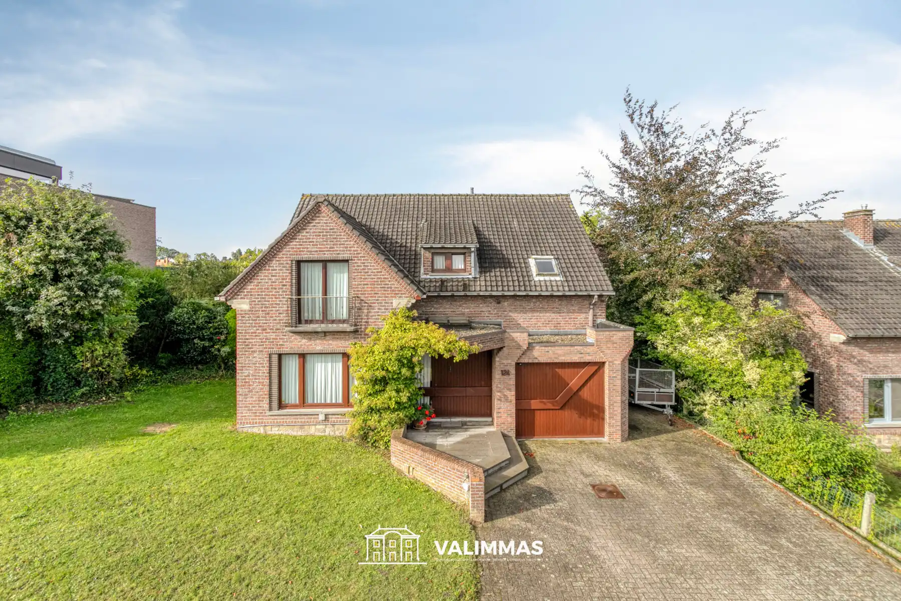 Zeer rustig gelegen villa met garage en tuin met zwemvijver foto 3
