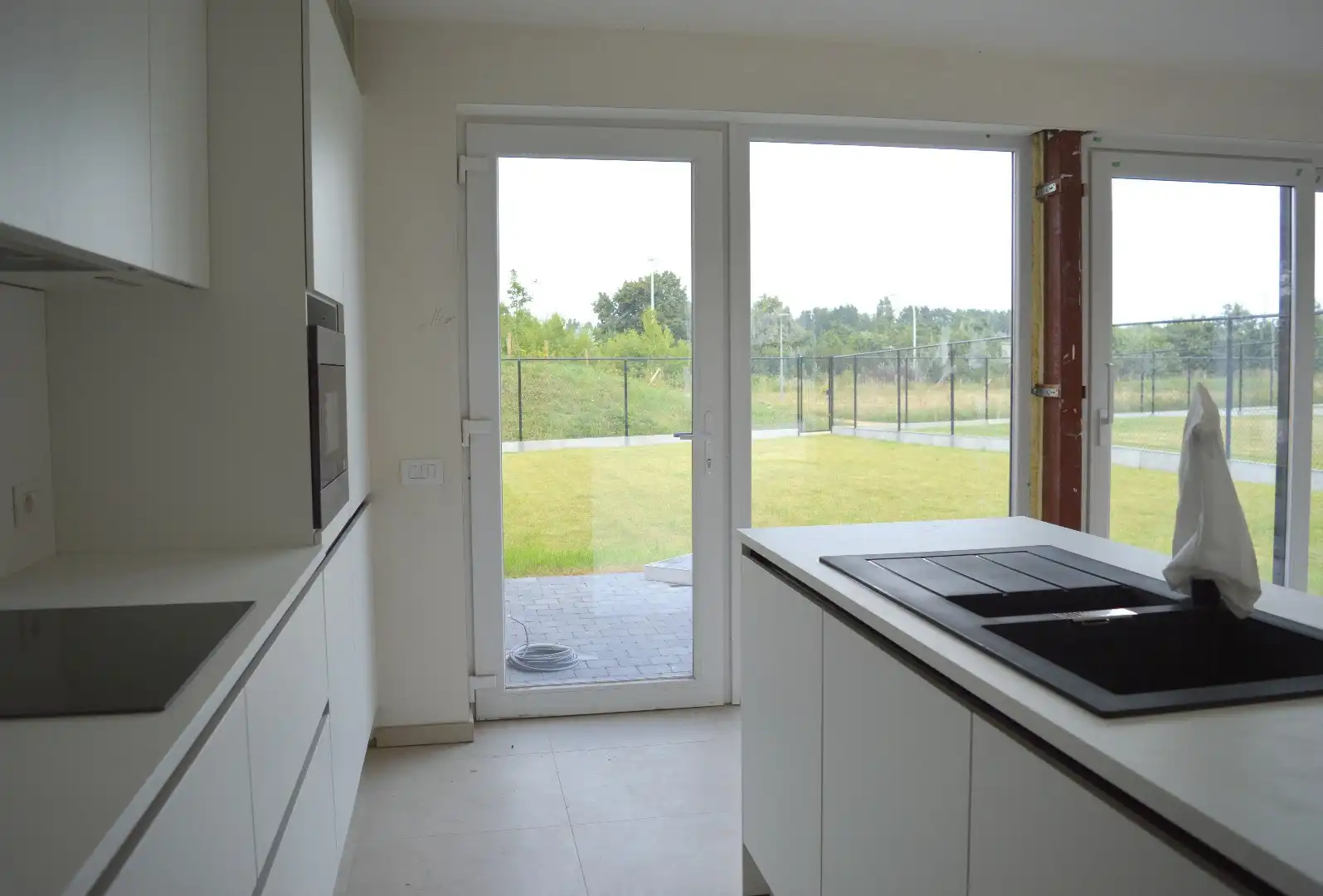 Instapklare woning met 3 slaapkamers en carport in kindvriendelijke ligging te Heule foto 5