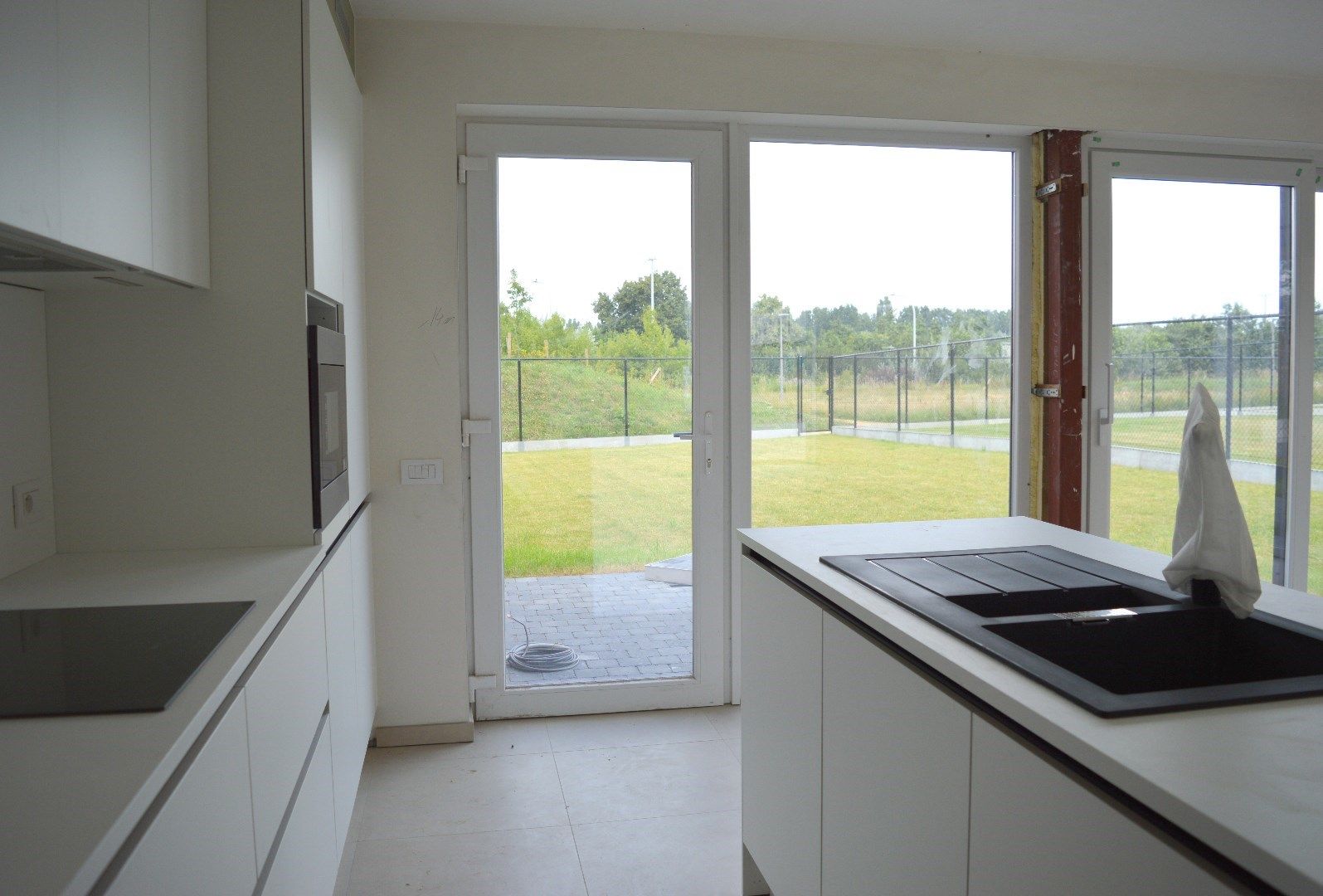 Instapklare woning met 3 slaapkamers en carport in kindvriendelijke ligging te Heule foto 5