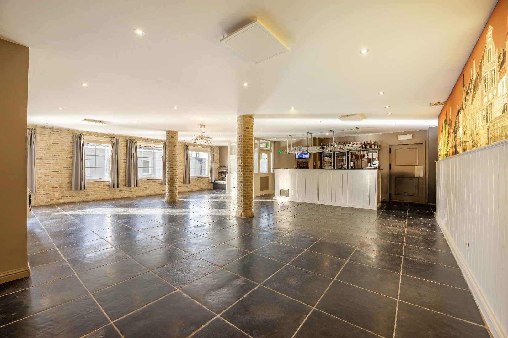 INSTAPKLAAR HANDELSHUIS (2009) OP GUNSTIGE LOCATIE!!!  foto 9