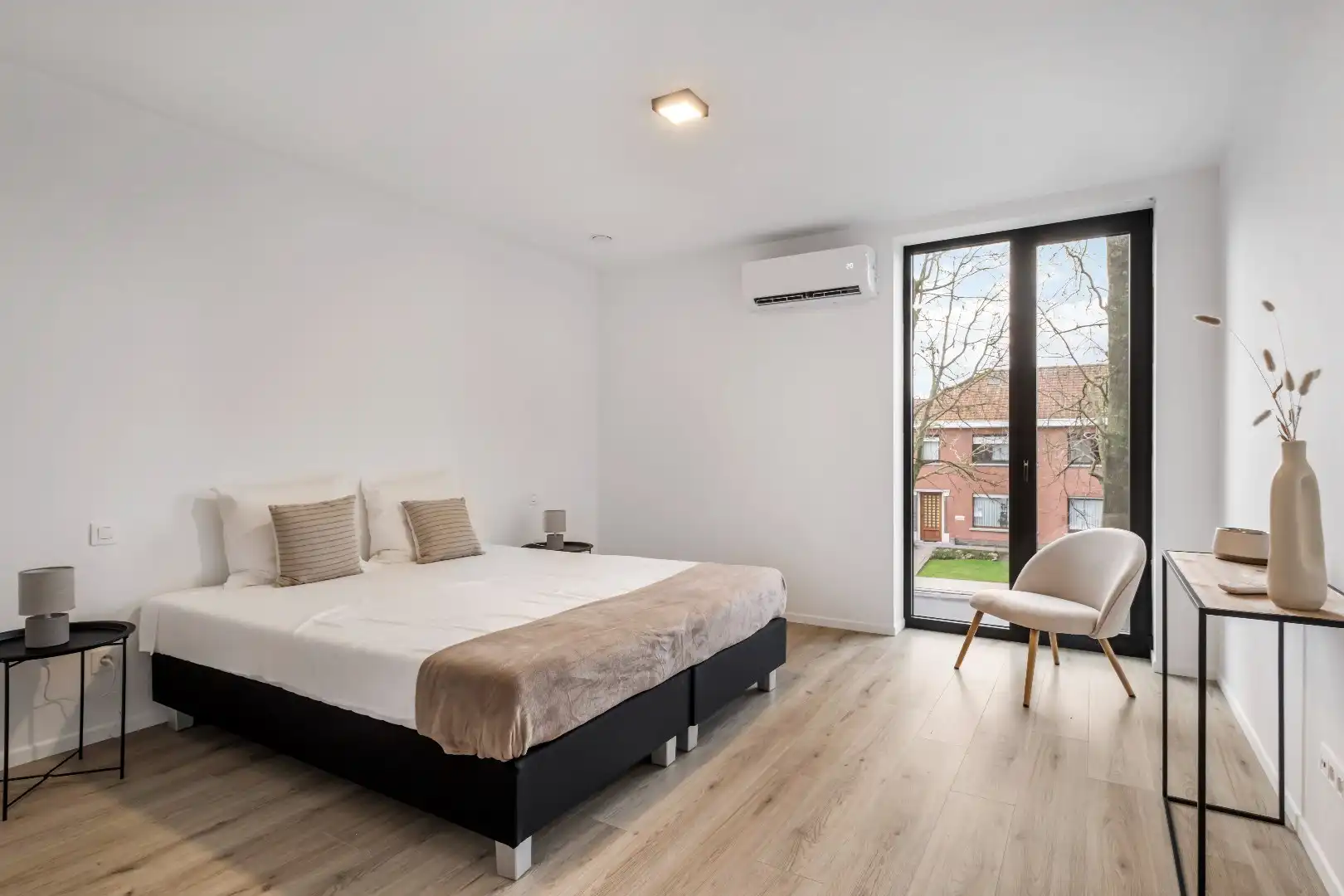 Halfopen woning in Scandinavische stijl met garage en tuin in Otegem foto 12