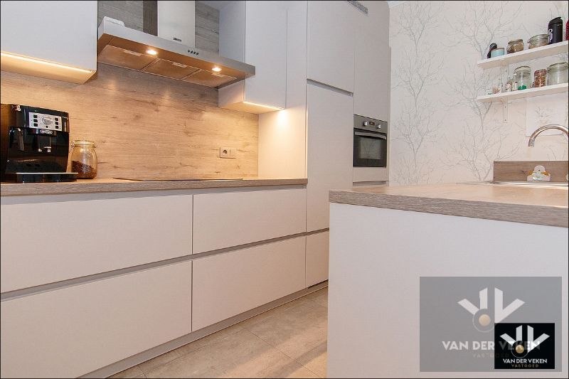 Grotendeels gerenoveerde en instapklare woning met zicht op groen! foto 9