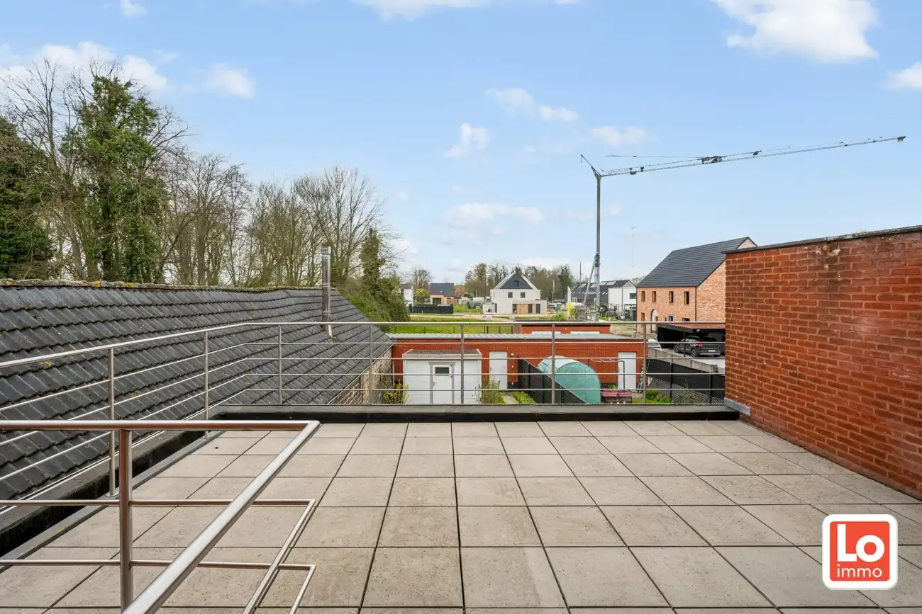 Instap klaar appartement met afzonderlijke garage én autostaanplaats in het hartje van het vernieuwde dorp van Zeveneken! foto 13