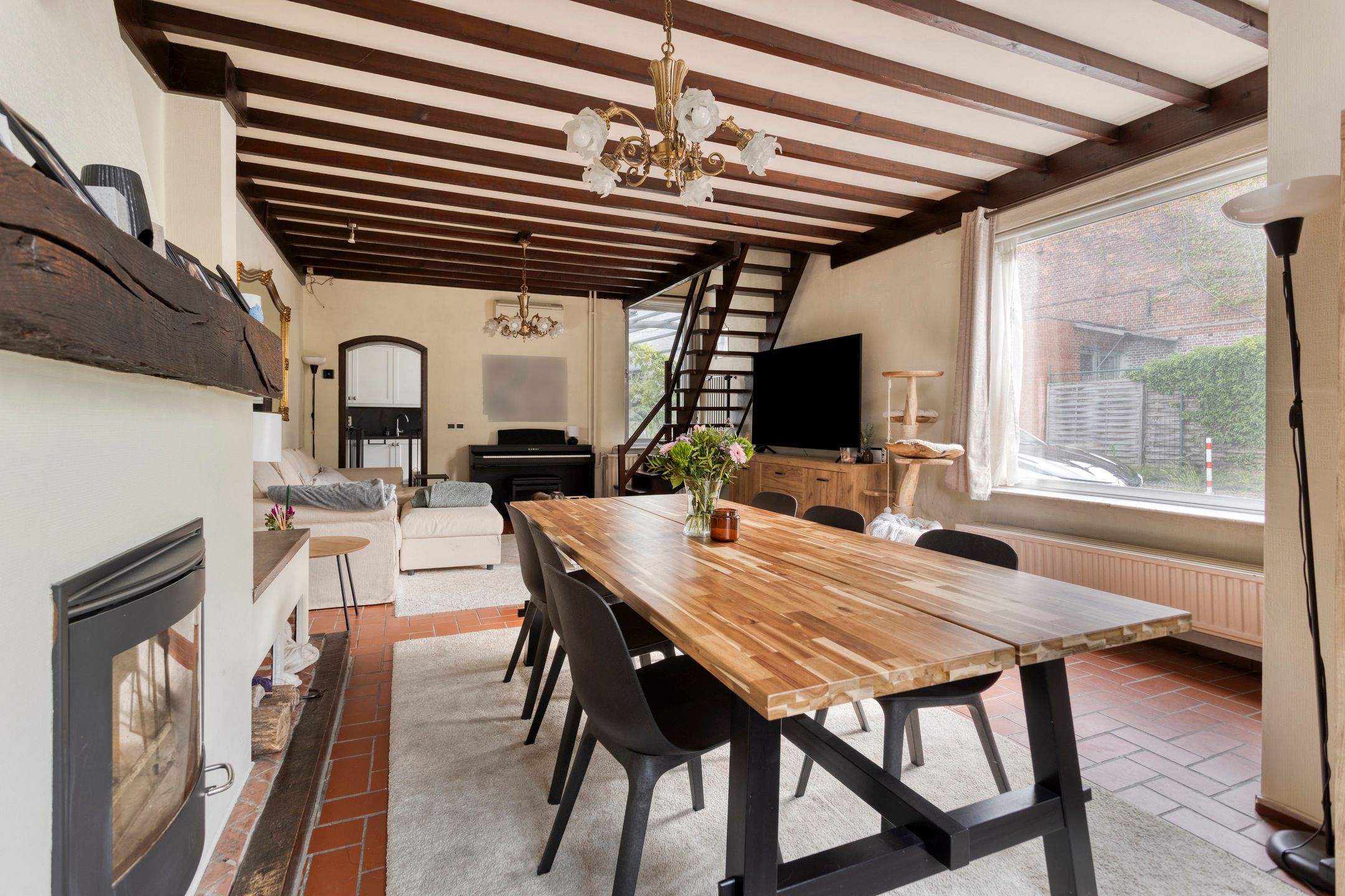 Woning met 4 slaapkamers en tuin op uitstekende ligging foto 2
