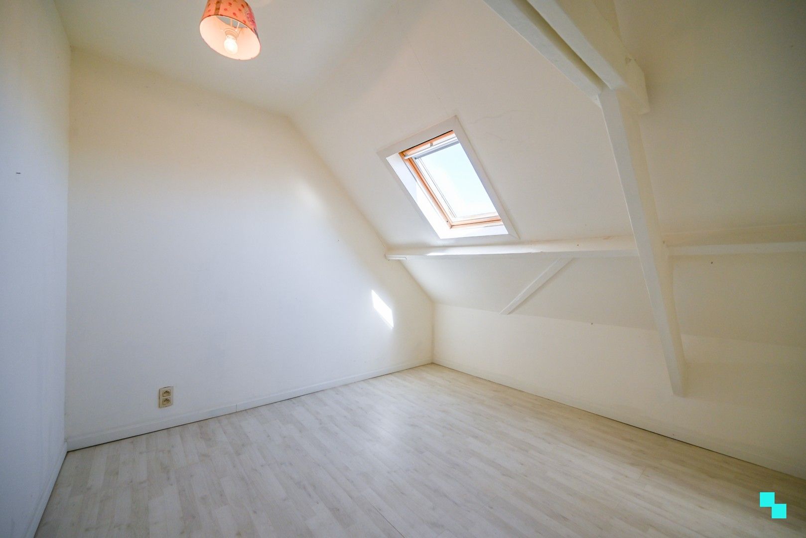 Op te frissen eengezinswoning met uitweg achteraan foto 30