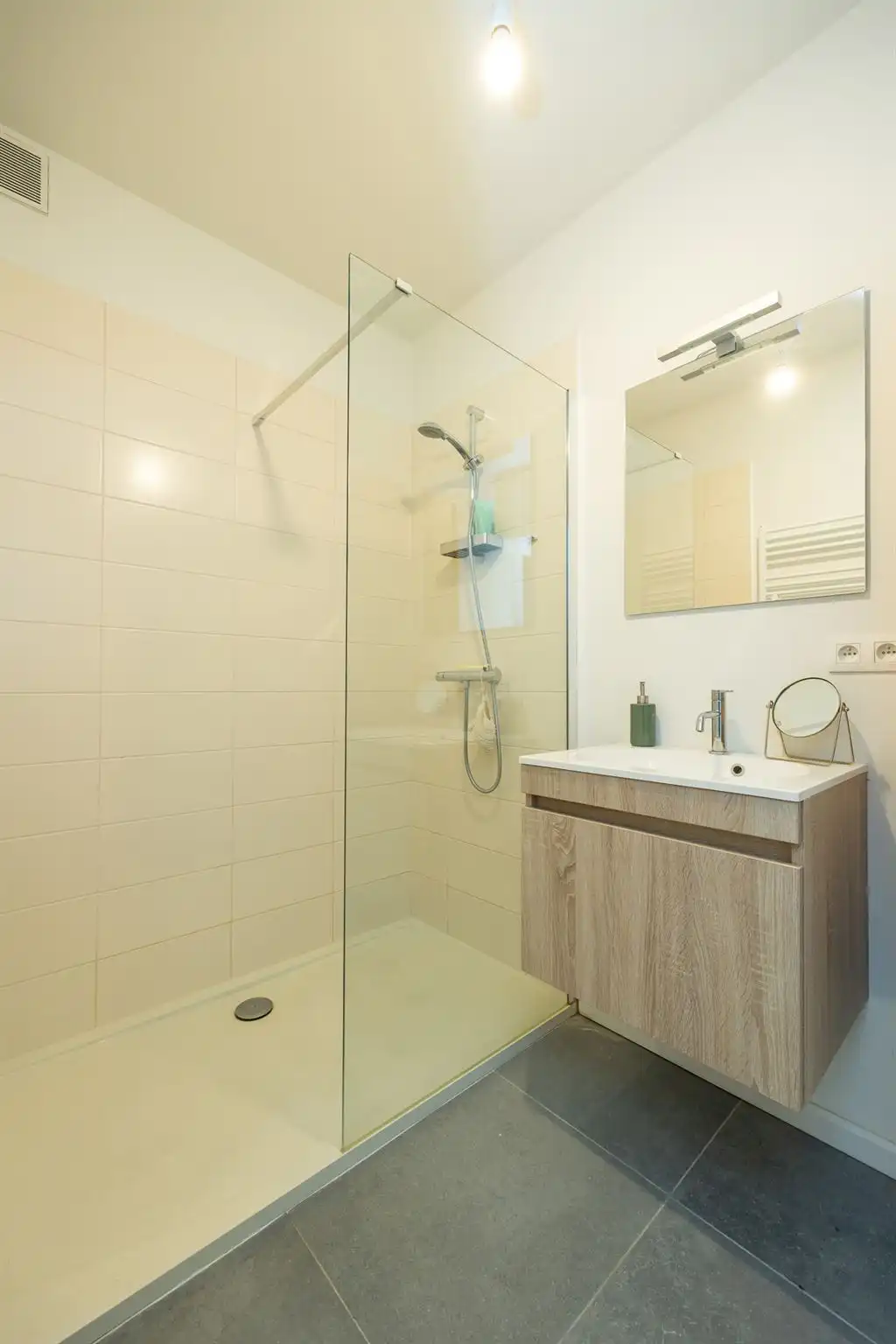 Superverzorgd appartement met terras foto 11