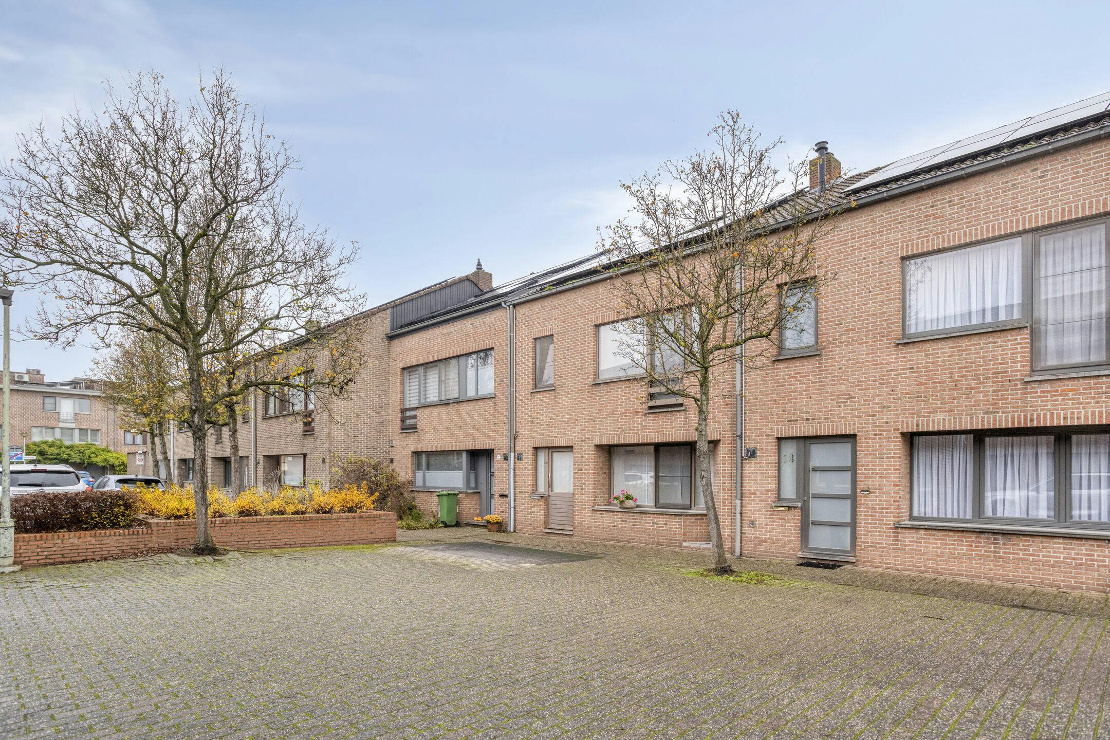 Gezellig huis te koop met garage in Merksem foto 2