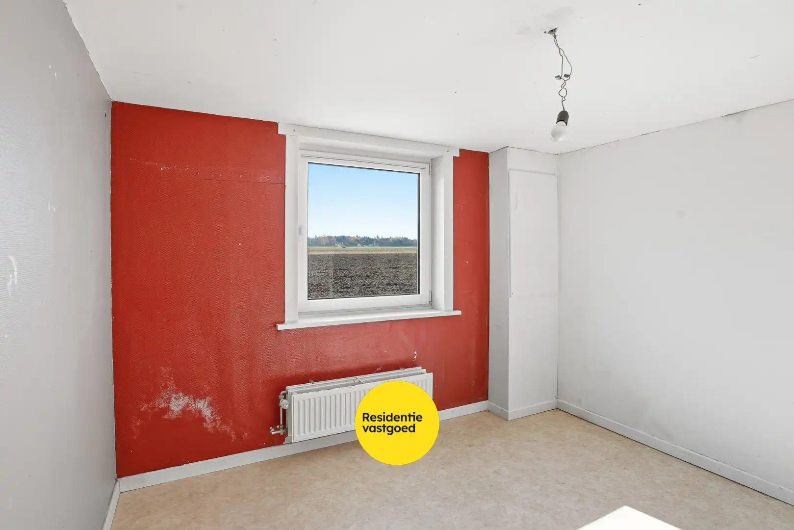 Te renoveren hoekwoning met 3 slaapkamers, tuin en centrale ligging in Ichtegem foto 10