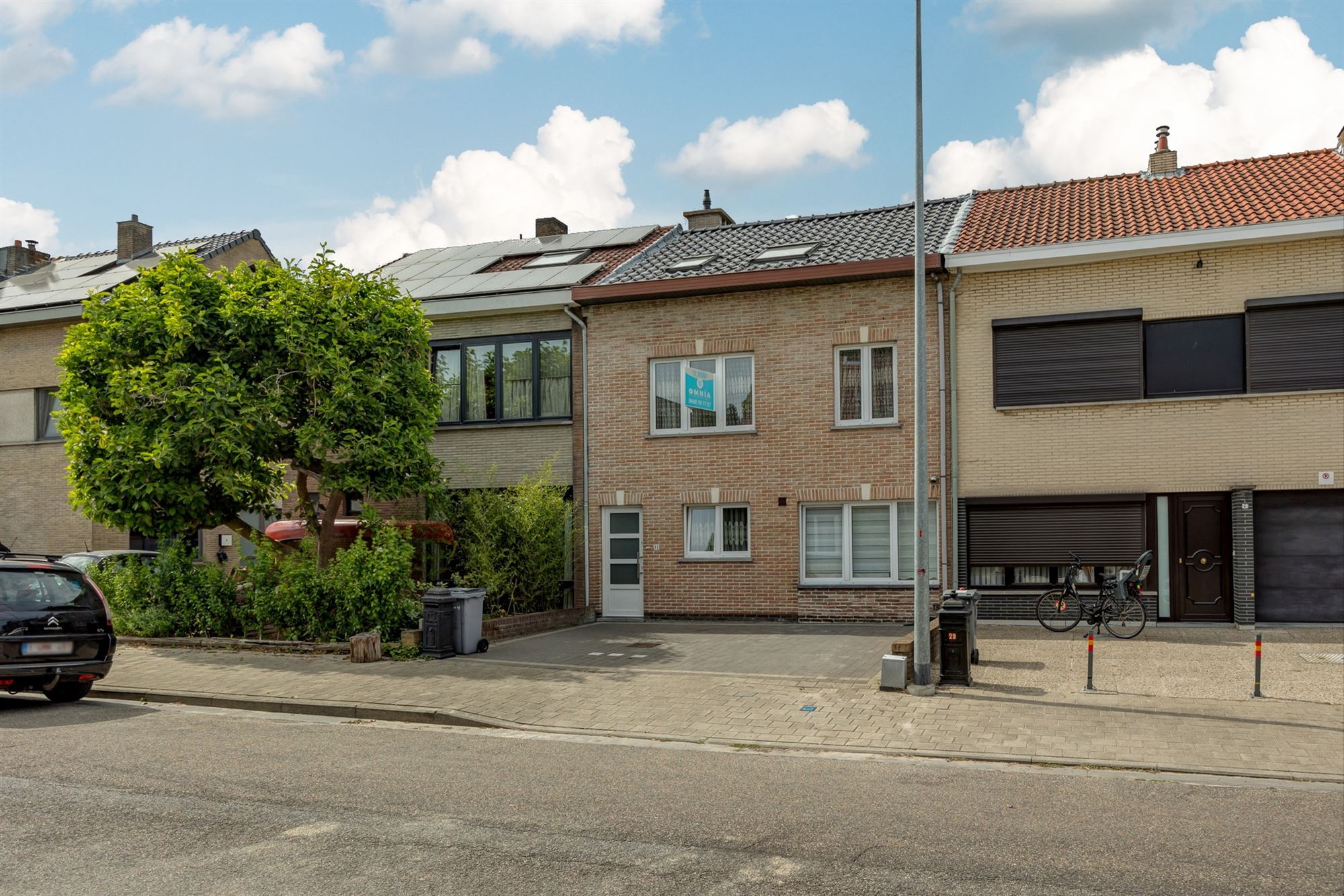 Instapklare woning met 6 slaapkamers en ruim aangelegde tuin foto 2