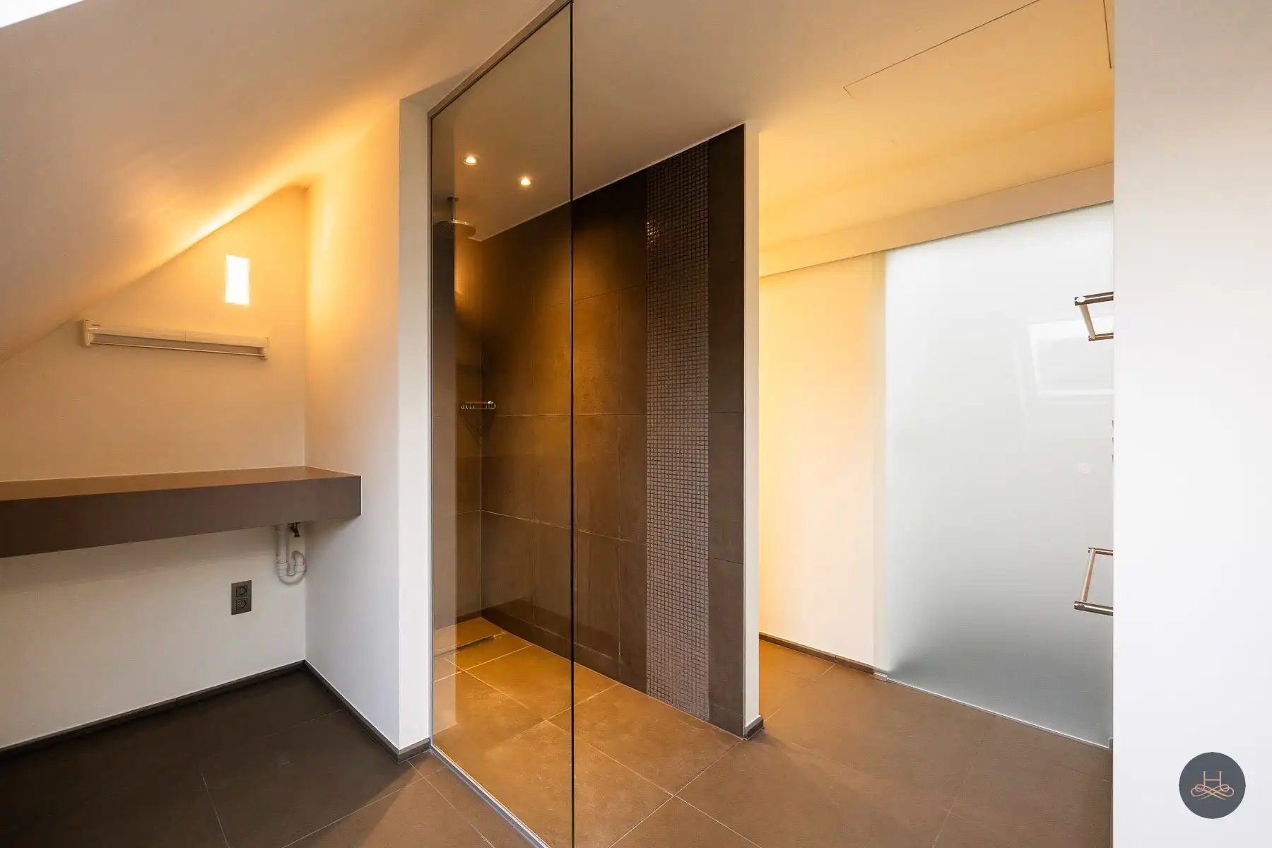 Zeer ruim triplex appartement in centrum Haacht foto 24