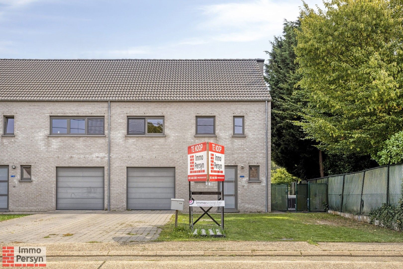 Ruime gezinswoning met garage, tuin en 3 slaapkamers in Houwaart foto {{pictureIndex}}