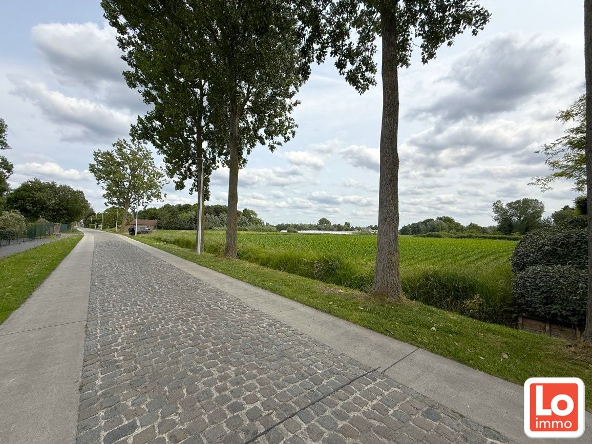 Mooie bouwgrond voor een halfopen woning zuidgeoriënteerd met een opp. van 675m² foto 2